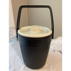 Vintage Rubbermaid ice bucket